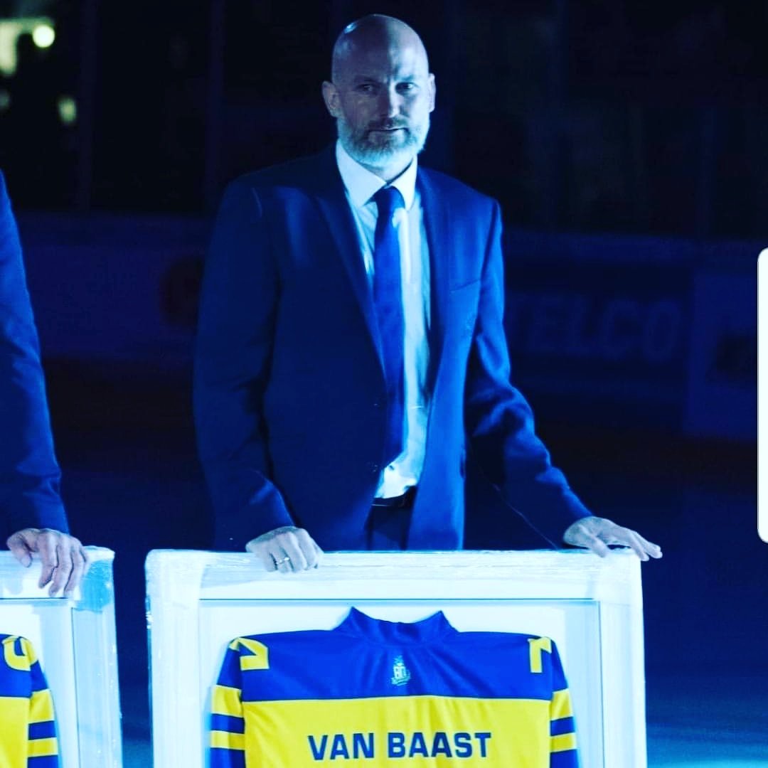 🤝🦌 Ruud van Baast wordt de nieuwe algemeen directeur van <a href="/Tilburgtrappers/">Tilburg Trappers</a>. Van Baast volgt Gerard Arink op.

#FaceOffNL #IJshockey #TilburgTrappers #HockeyStartsHere