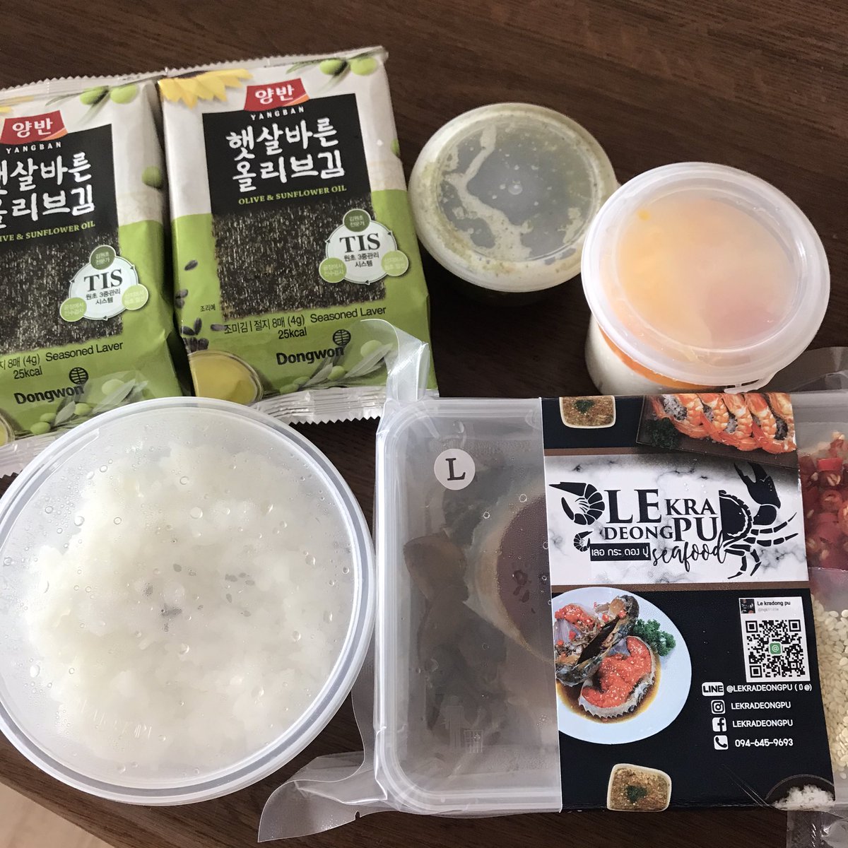 eatwithkhutha's tweet photo. ปูไข่ดองซอสเกาหลีแบบพรีเมียม🦀🇰🇷ร้านเลอ กระดอง ปู ที่ชอบคือมีสาหร่ายเกาหลีมาให้ห่อทานด้วย ราดน้ำจิ้มซีฟู้ดแซ่บๆตัดเลี่ยน🌶 ไร้ผงชูรสนะ ตัวน้ำซีอิ๊วหอมมากๆไม่ได้เค็มปี๋ แนะนำให้สั่งสาหร่ายมาห่อด้วย แพคมาดีมากแยกน้ำซีอิ๊วไม่มีหกระหว่างส่งแน่นอน👍🏼 @aroii #อร่อยบอกต่อ #รีวิวเกาหลี https://t.co/LwMUgEBqZt