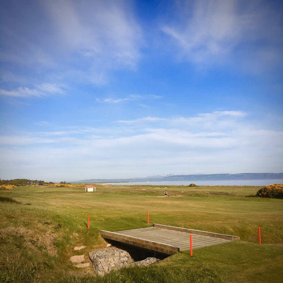 brimful125's tweet photo. For those heading back to the golf course, what a glorious day. Enjoy!!! @NairnGolfClub #nairn #golf #scottishgolf #scotland https://t.co/y7QQpXyUSY