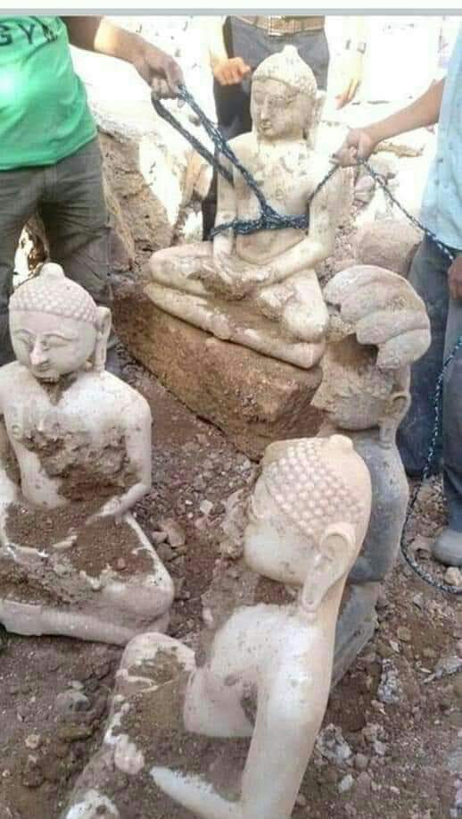 Tamilsatheesh1's tweet photo. அயோத்தியில் ராமர் கோயில் கட்ட தோண்டப்பட்ட இடத்தில் தோண்ட தோண்ட பேராசான் புத்தர் சிலைகள்

 #ஆரியத்திற்குபௌத்தத்துக்கும் நடைபெற்ற போர்தான் இந்திய வரலாறு!!
#அம்பேத்கர் https://t.co/HOvezNqaBz