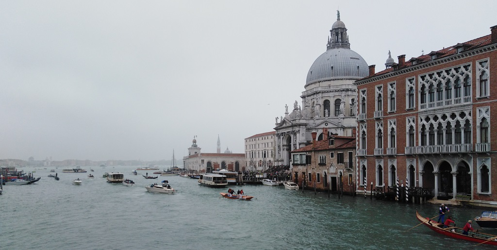 AteneoVeneto's tweet photo. #raccontacidite. "Intanto, come sto? Domanda di rito da fare di questi tempi sempre e comunque, non si sa mai. Bene, bene, grazie. Ma ho ancora un rimorso di fondo: temo di essere stato indirettamente causa di tutto questo [...]" Agostino Contò, Socio https://t.co/ryTrrTfkzP. https://t.co/gcRydS8QdR
