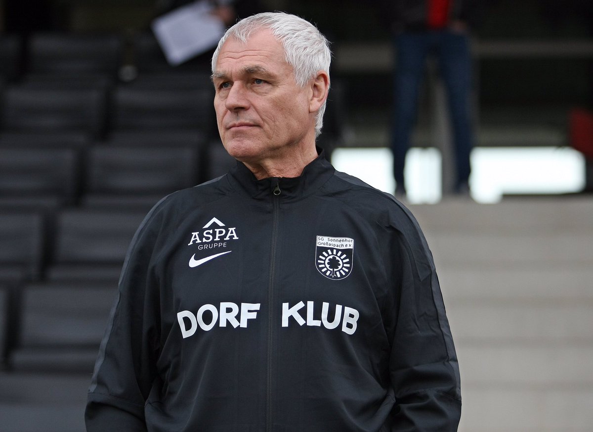 sgaspach's tweet image. 🎂 | Happy Birthday, Coach! 

Unserem Cheftrainer Hans-Jürgen #Boysen wünschen wir heute nur das Beste zu seinem Geburtstag! 🥳 Alles Liebe &amp;amp; Gute, bleib gesund und viel Erfolg heute beim Heimspiel mit hoffentlich drei Punkten als besonderes Geburtstagsgeschenk! #Dorfklub