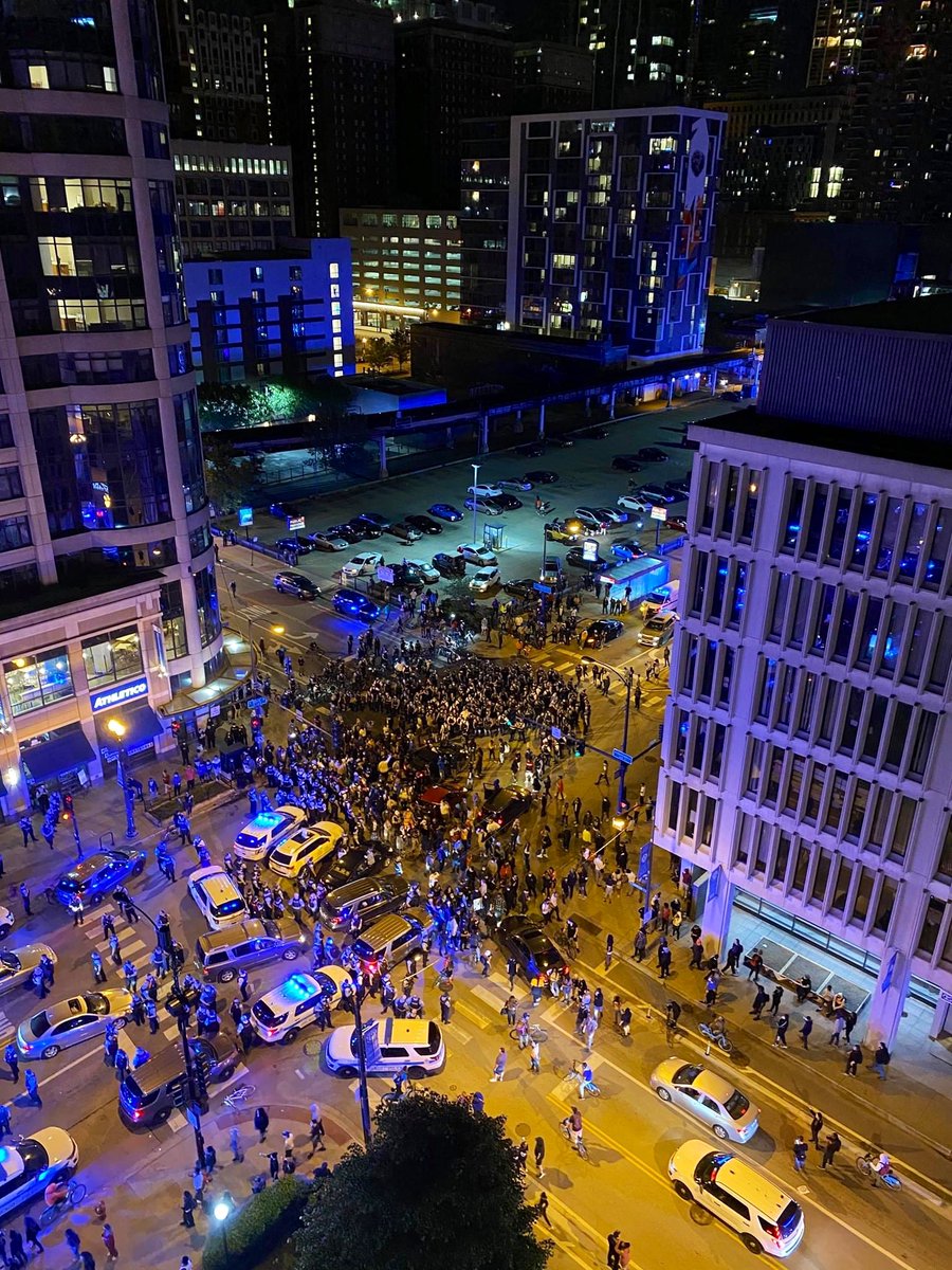 MsMeliss's tweet photo. #chicago
#chicagoscanner
#chicagoprotest https://t.co/A7Tz9wU7ph