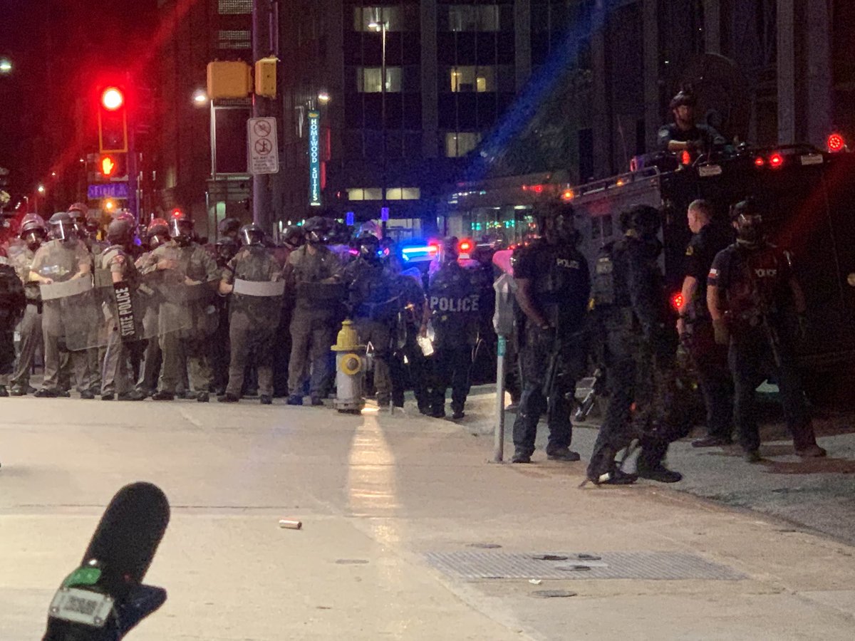 rlopezwfaa's tweet photo. Dallas Police and State Police setting off tear gas.  A squad car has been set on fire.  Crowd still won’t disperse. @wfaa https://t.co/HeGxclvHEi