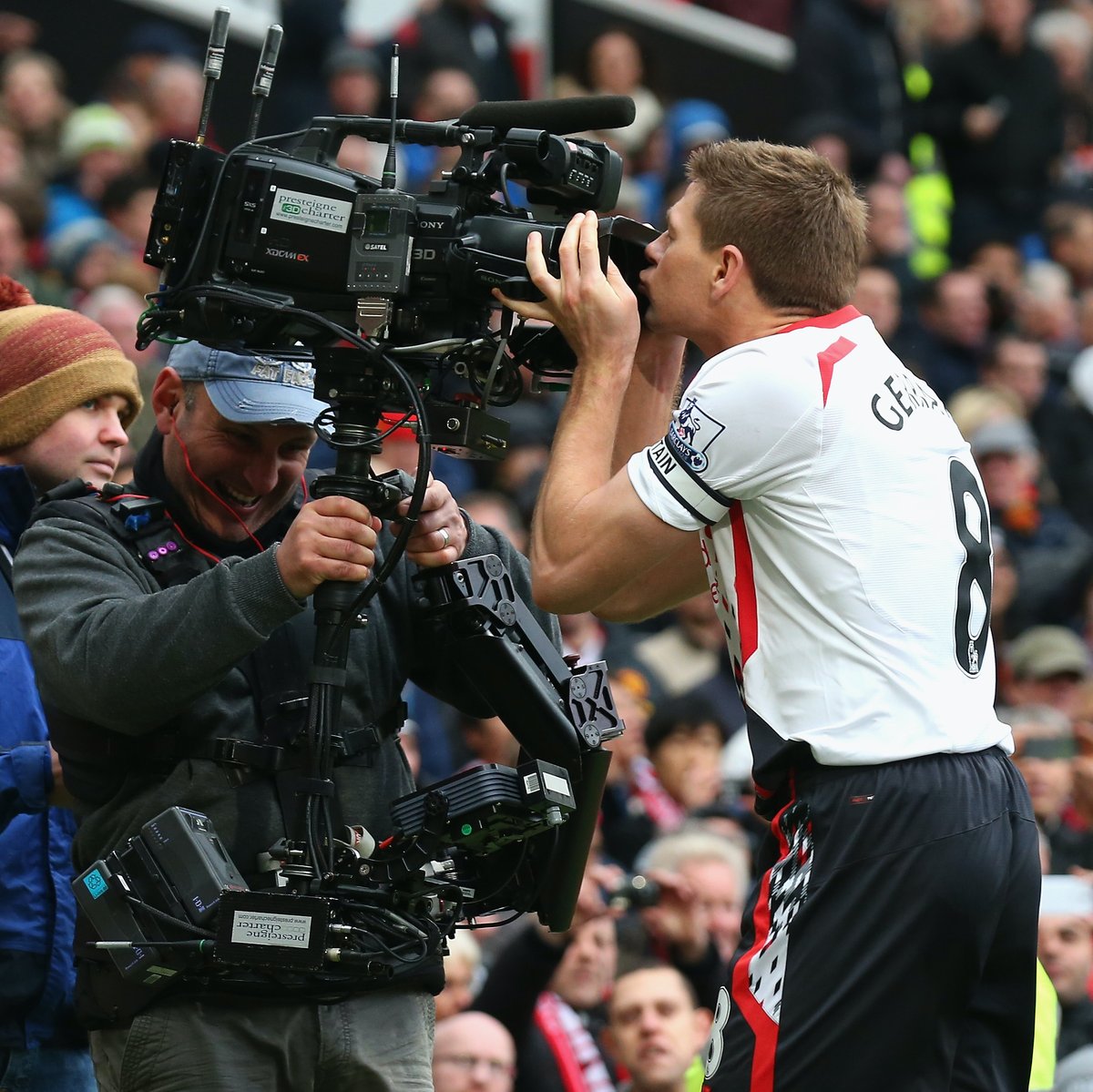 goal's tweet photo. Happy 40th birthday, Steven Gerrard 🥳

One of the best midfielders to have ever played the game 🙌

Mr Liverpool ❤️ https://t.co/3SLmV5DHDo