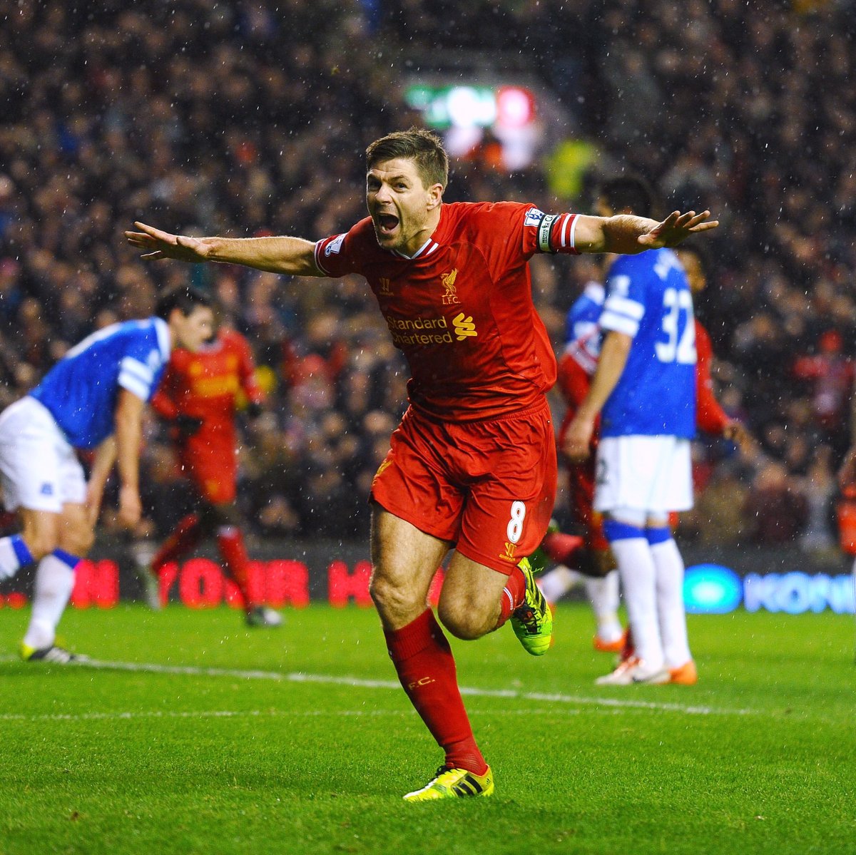 goal's tweet photo. Happy 40th birthday, Steven Gerrard 🥳

One of the best midfielders to have ever played the game 🙌

Mr Liverpool ❤️ https://t.co/3SLmV5DHDo
