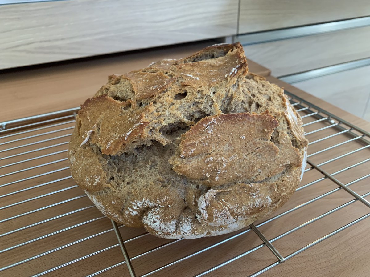 letscookmobi's tweet photo. Roggen Sauerteigbrot fertig gebacken. https://t.co/UNt3yYbWSg