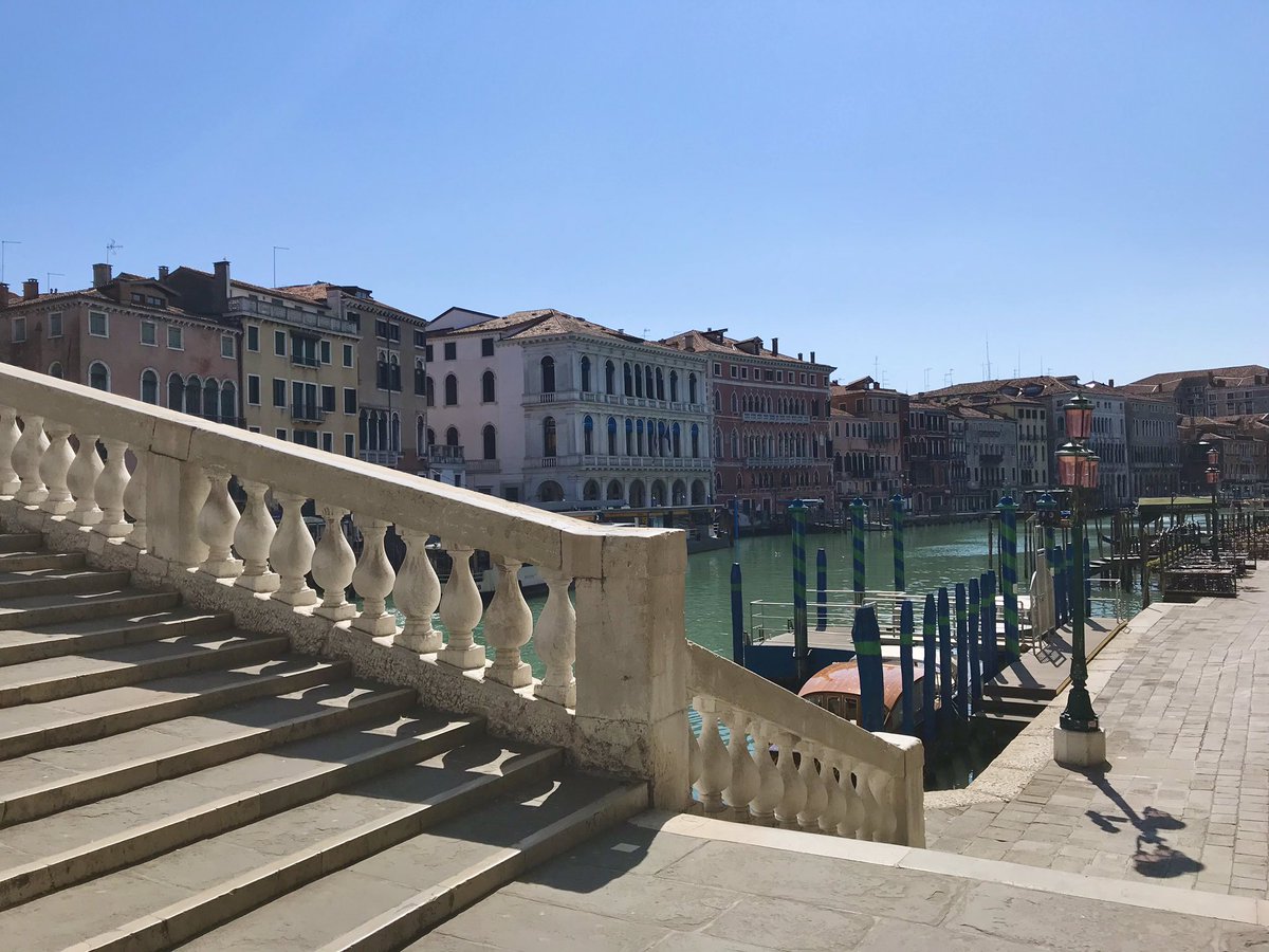 teatrolafenice's tweet image. ☀️ «A volte è meglio tacere e sembrare stupidi che aprir bocca e togliere ogni dubbio» (Oscar Wilde). Buongiorno, amici! ☀️

#30maggio