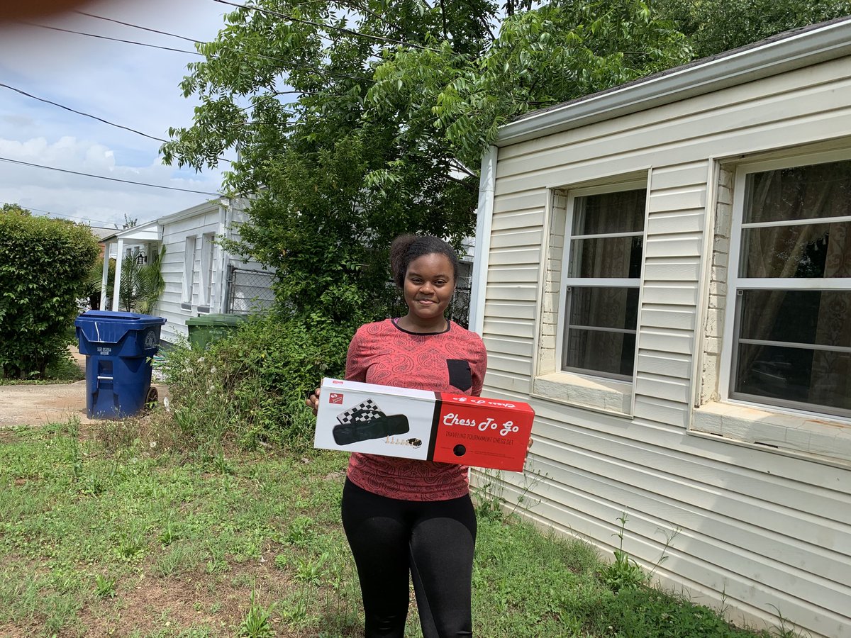 EdmondsChess's tweet image. Price chess students will be practicing at home this summer and teaching family members to play. ⁦@PBS_Atlanta⁩ ⁦@APSPrice⁩ ⁦@DonorsChoose⁩