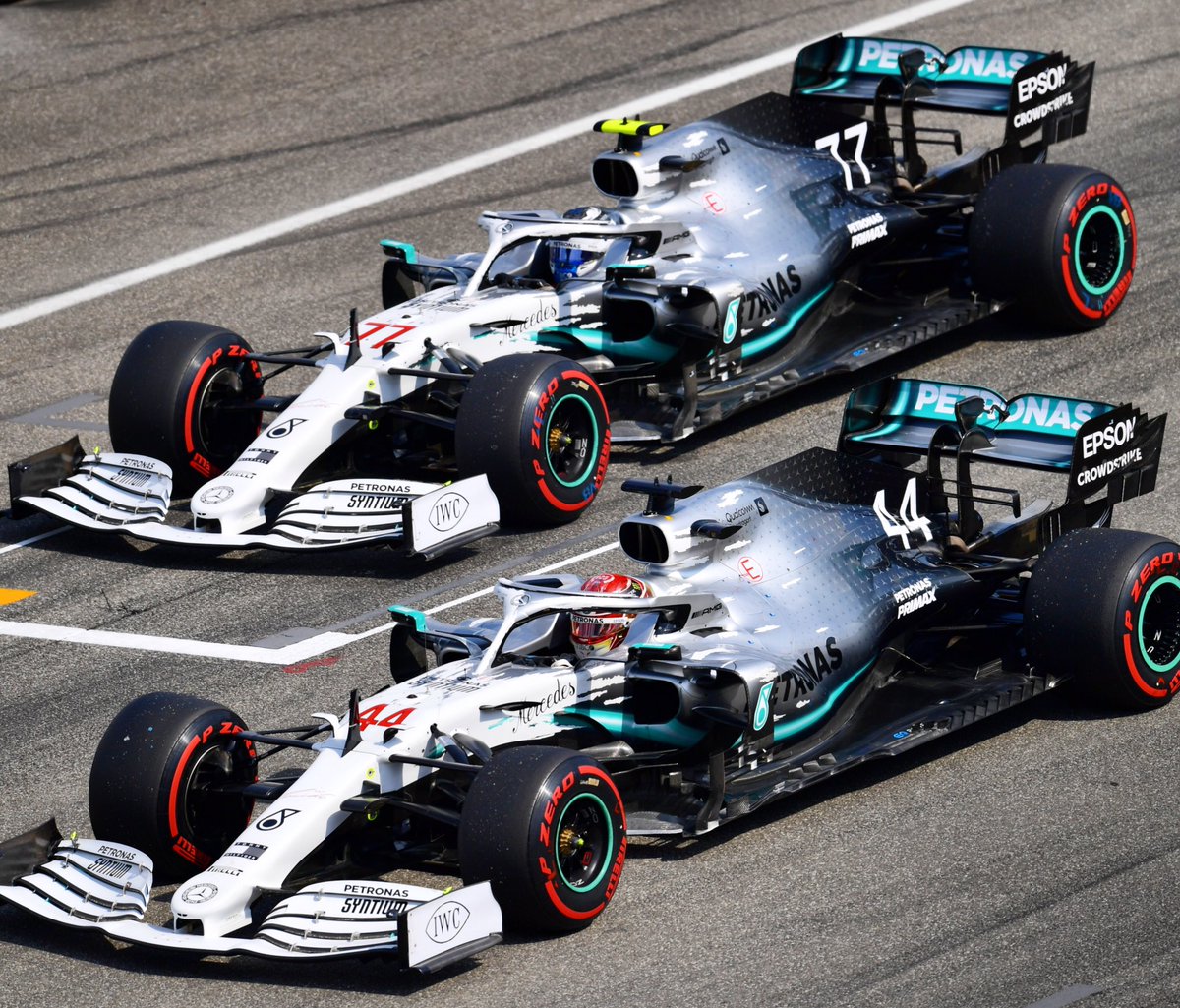 MyBoyEnzo's tweet photo. Missing seeing these fellas doing their thing on track... #NoF1Sucks hopefully not long till we hear the roar of the W11 👊 #MissingF1 #F12020 💜💙 https://t.co/vnxkQ8Uy26