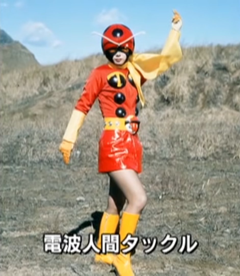 仮面ライダーディケイド スピンオフにて 夏みかんが電波人間タックルを
