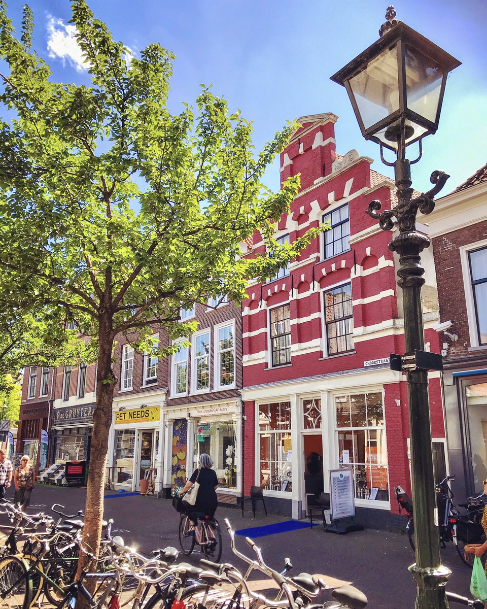 “Automobiles need quantity and pedestrians need quality.“ – Dan Burden #Delft