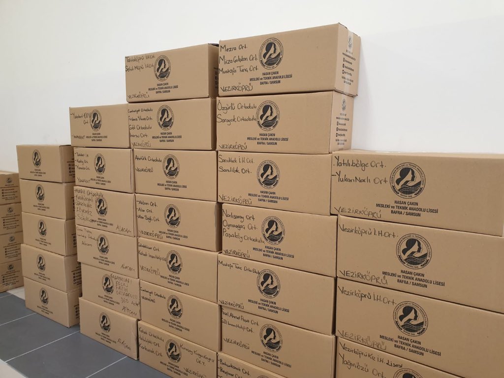 Liseye Geçiş Sistemi (LGS) Kapsamında yapılacak olan merkezi sınavda kullanılmak üzere 54 Bin 297 adet cerrahi maske üretim ve paketleme işi Bafra Hasan Çakın Mesleki ve Teknik Anadolu Lisemiz tarafından tamamlandı. Emeği geçenlere teşekkür ediyorum.<a href="/osmankaymk/">Osman KAYMAK</a> #lgs2020