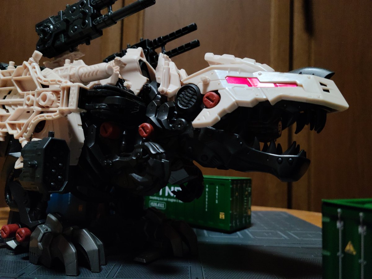 オメガレックスホワイトフォートレス 骨格はデスレックスの黒を使用