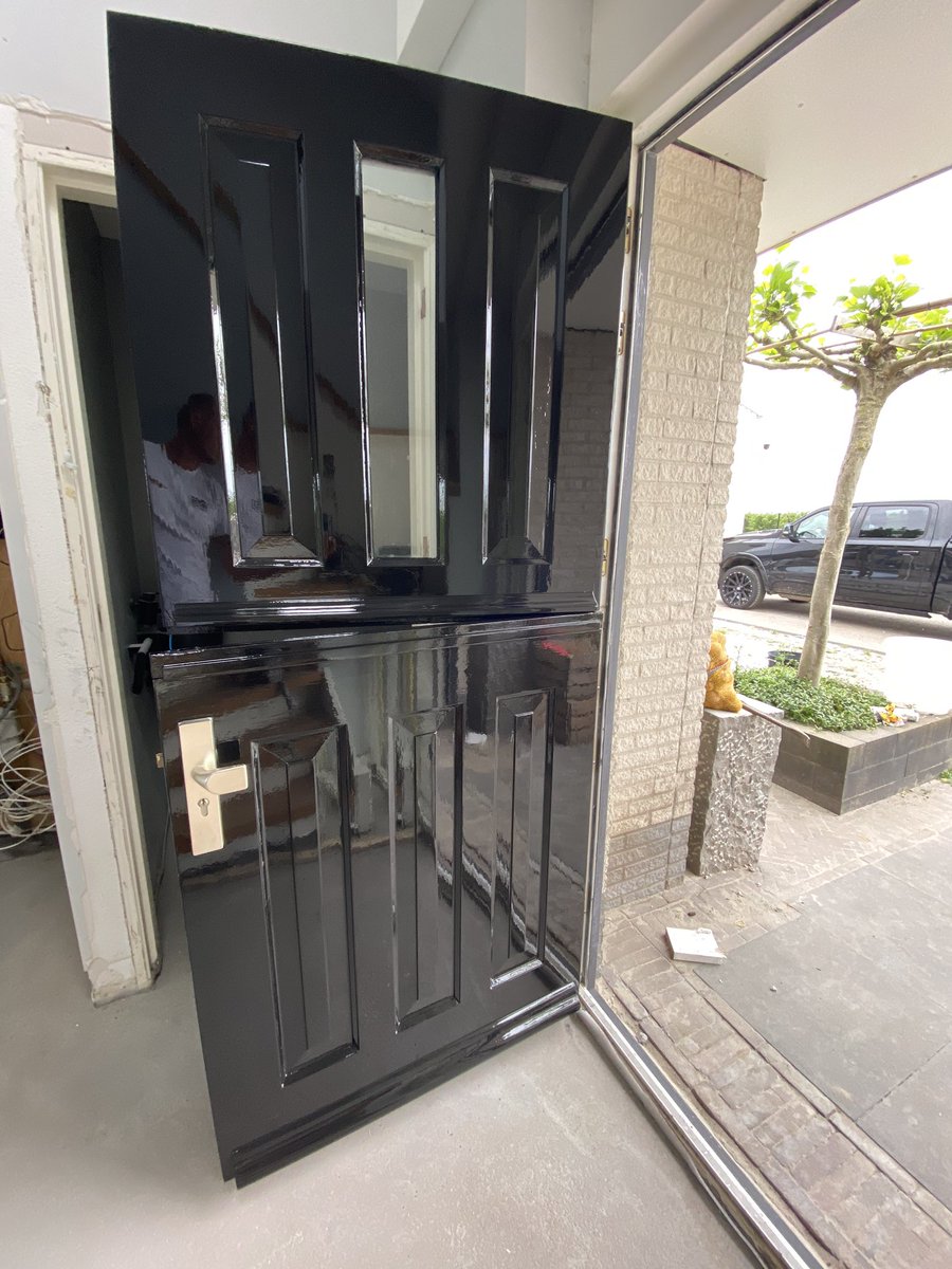 Spiegeltje met #sikkens door ons #sikkensvakschilders uit #zeewolde. 

#sikkensqualitypainters #schilders #schilder #vakwerk #hoogglans #schildersbedrijfzeewolde #buitenschilderwerk #buitenschilder #vtwonen #kwaliteit
