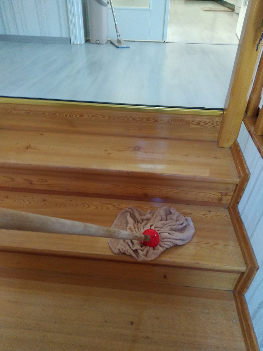 Karantina bile bizim evde temizlik yapılmasına engel olacak güçte değil. Bizim misafirimiz yok anne anlıyor musun bizim misafirimiz falan yok.🤷🏻‍♀️🤦🏻‍♀️