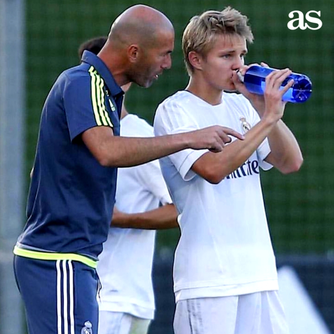 diarioas's tweet photo. ✅ Zidane tiene en su mano el futuro de Odegaard
🤔 ¿Jugaría en tu Real Madrid 2020/21?
🔁 Sí
❤️ No https://t.co/HxTxSIzZIt