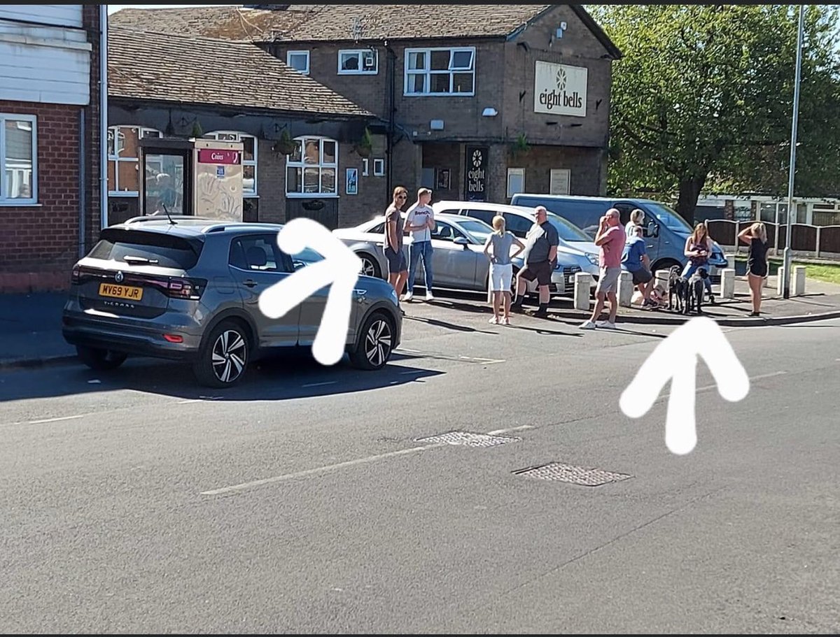 recusant_raja's tweet image. This picture was taken today 30th May 2020 at 10.18am. It features @cllrsfielding &amp;amp; @AngelaRayner failing to practice social distancing. 

The new rules for groups of 6 do not start until 1st June.

Surely, @Keir_Starmer must now suspend his Deputy Leader and @gmpolice fine them?