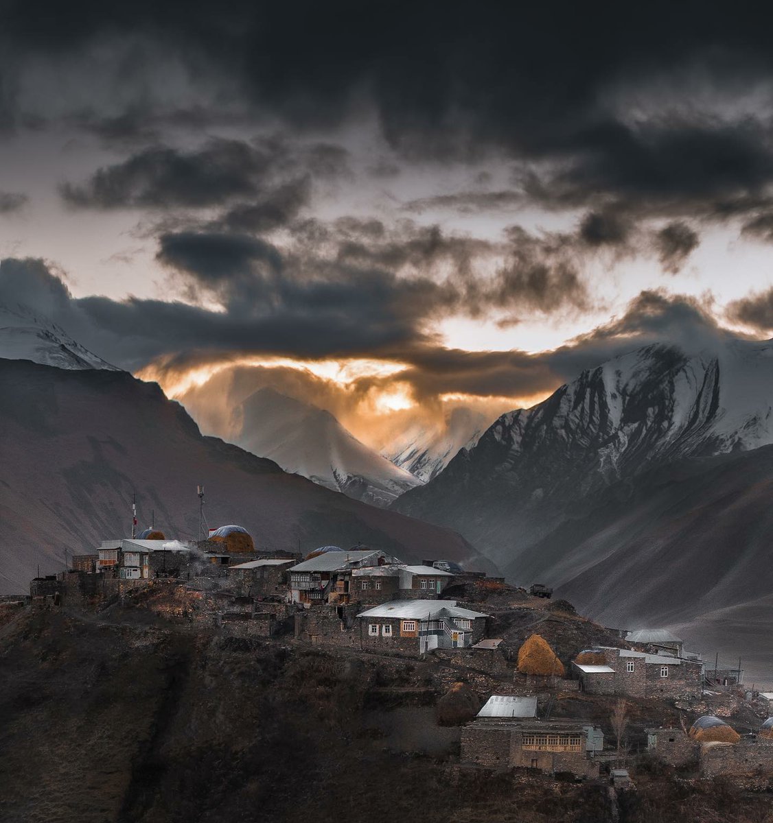 ali_gahraman's tweet photo. #Khinaliq village is one of the most famous mountain villages of Azerbaijan #Azerbaijan🇦🇿 is an amazing destination for adventure and mountain lovers. Nature is amazing!! #Guba #amazingplace #village #mountains #landscape https://t.co/SxxjZ96Xx1