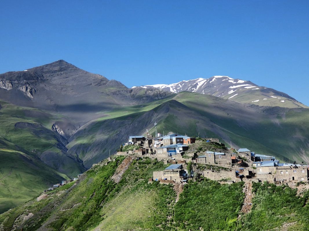 ali_gahraman's tweet photo. #Khinaliq village is one of the most famous mountain villages of Azerbaijan #Azerbaijan🇦🇿 is an amazing destination for adventure and mountain lovers. Nature is amazing!! #Guba #amazingplace #village #mountains #landscape https://t.co/SxxjZ96Xx1