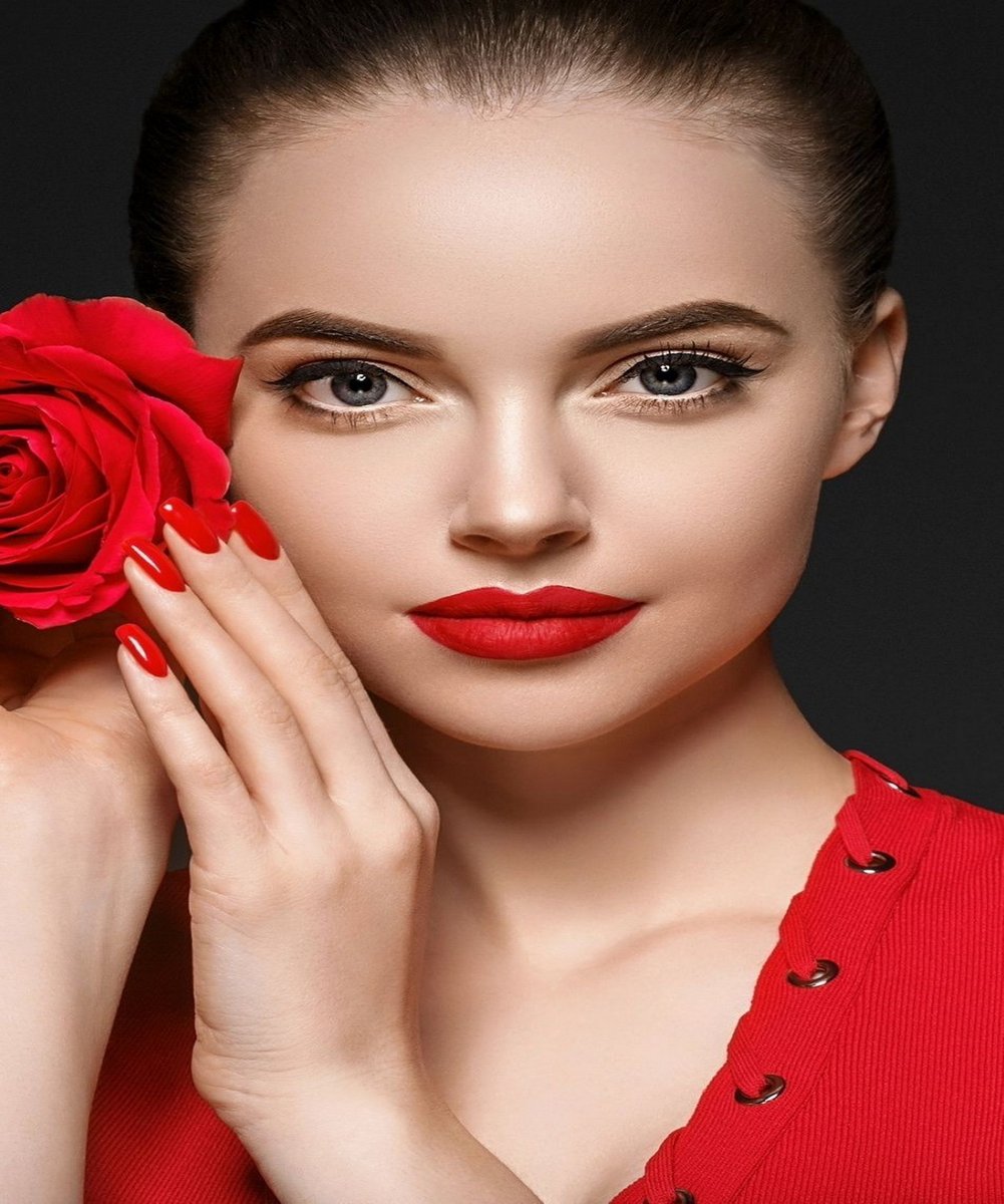 JazzGrooveWs's tweet photo. Have a wonderful weekend 🌹 
Photo by Irina Bogolapova (Utkamandarinka) 📸
📌https://t.co/XuIYI5X63D📌
#beautifulwoman #model #girl #beauty #woman #healthyskin #fresh #cleanskin #face #beautifulface #facesobsessed #makeup #redlipstick #portrait #bestportraits #portraitvision https://t.co/m7mC4bBNSr