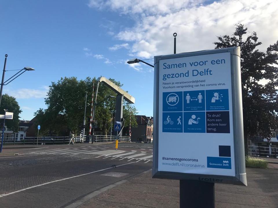 Ook tijdens dit #pinksterweekend zijn we samen verantwoordelijk voor een gezond #Delft💙 Dit houdt in: 📸⤵ We leven in een dichtbevolkte regio, het is dus op sommige plekken sneller (te) druk. Kom dan een andere keer terug. En geef elkaar de ruimte👍🏽 #alleensamen