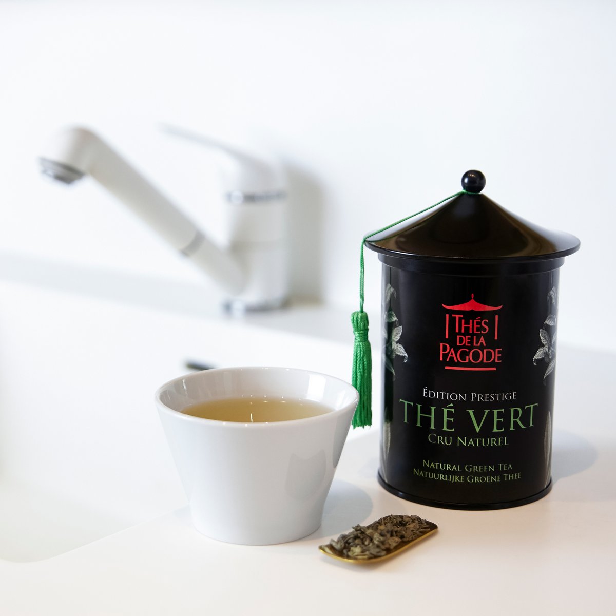 En cette semaine du développement durable, on prend de bonnes habitudes : plutôt qu'une eau en bouteille, l'eau du robinet filtrée sera parfaite pour la préparation de votre thé quotidien. 🚰💧🍵
👉loom.ly/NpFFCV4
#Thé #Eau #Bio #Greentea #Thévert #DéveloppementDurable