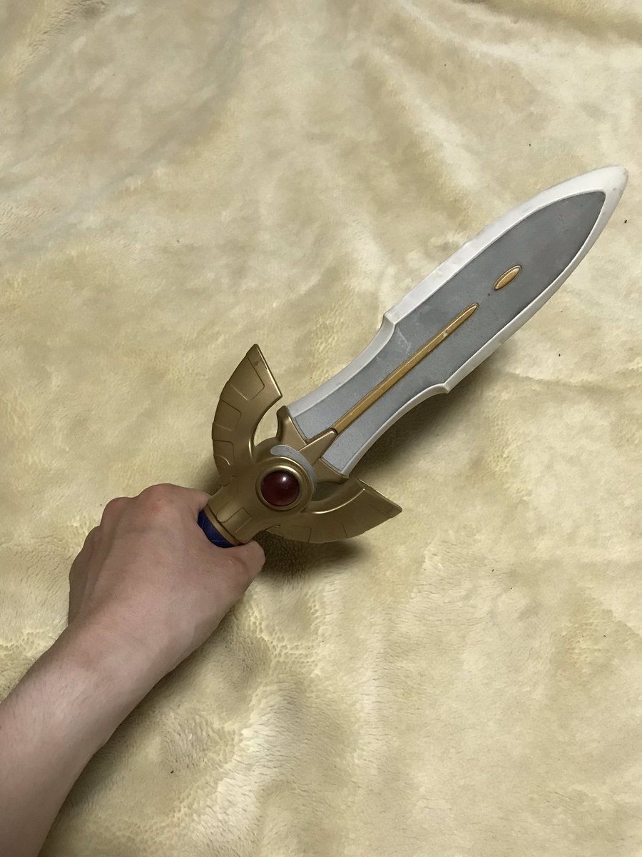 Miichi12 Kurasisu ちゃんと家に保管されている ロトのつるぎ これは 剣神ドラゴンクエスト というゲーム用の専用リモコンだ 当時ゾーマ倒せなくって諦めたっけなあ 懐かしい話だ ちなみに発売されたのは今から17年も前である