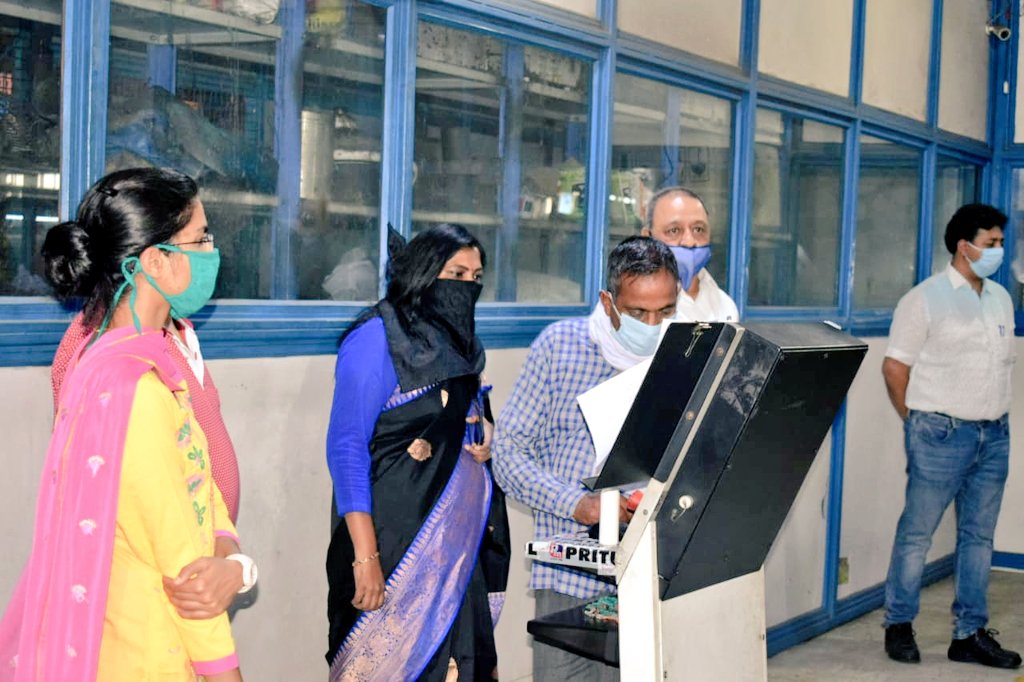 DmMuzaffarnagar's tweet image. जनपद के उद्योग कर रहे उत्पादन, श्रमिकों को भी मिला रोजगार , बेगराजपुर औद्योगिक क्षेत्र में प्रितुल मशीन का मौके पर जाकर किया निरीक्षण #yogicares  @PMOIndia @CMOfficeUP @UPGovt @ChiefSecyUP @drsanjeevbalyan @ChetanChauhanCr @AwasthiAwanishK @KapilDevBjp @DIPR_UP