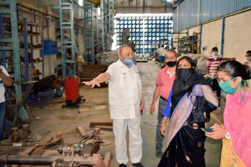DmMuzaffarnagar's tweet image. जनपद के उद्योग कर रहे उत्पादन, श्रमिकों को भी मिला रोजगार , बेगराजपुर औद्योगिक क्षेत्र में प्रितुल मशीन का मौके पर जाकर किया निरीक्षण #yogicares  @PMOIndia @CMOfficeUP @UPGovt @ChiefSecyUP @drsanjeevbalyan @ChetanChauhanCr @AwasthiAwanishK @KapilDevBjp @DIPR_UP