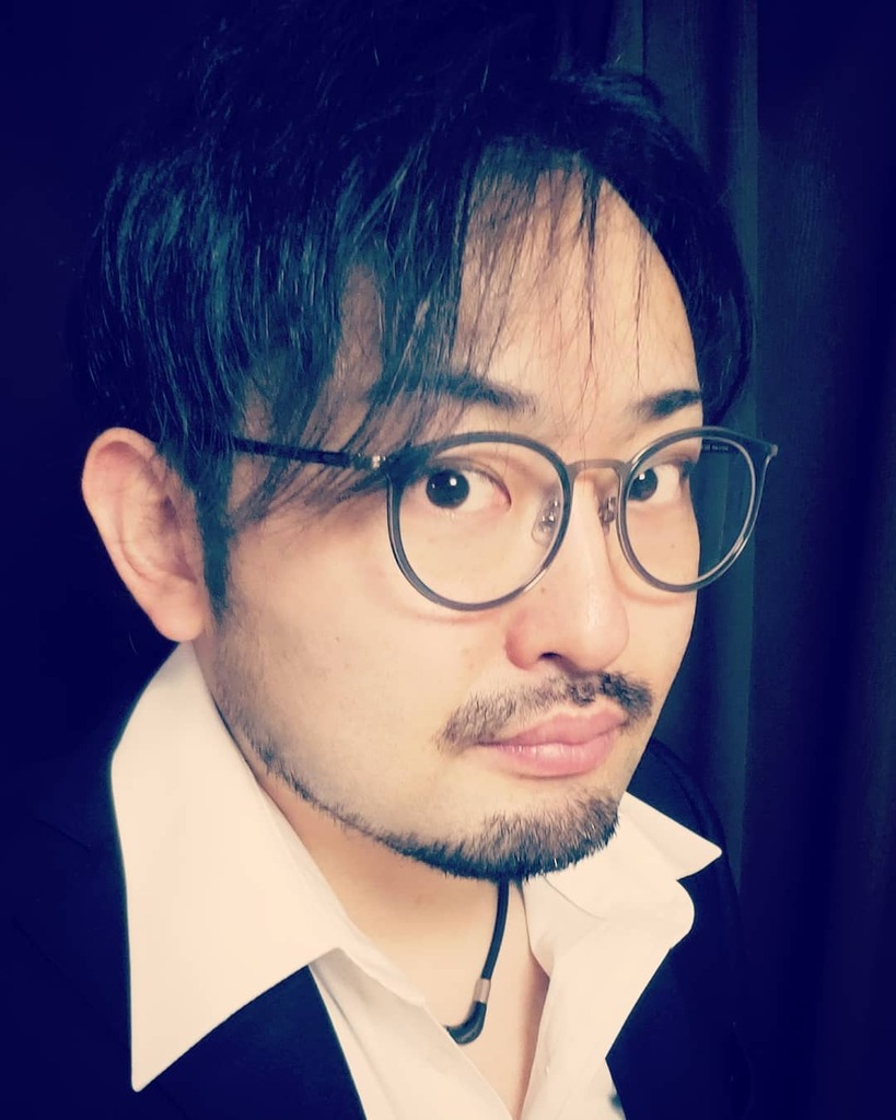 Twitter 上的 岩田 裕耳 メガネを新調したのですよ 初丸メガネに髭 も合わせてナイスミドル風ヒゲメガネ野郎に仕上がったと思ってるのに昨日のズムるのメンバーと来たら メガネ代えましたね とか 似合ってますよ とか誰一人として言いやがらねぇ あいつら一体 Twitter 上的 岩田 裕耳 メガネを新調したのですよ 初丸メガネに髭 も合わせてナイスミドル風ヒゲメガネ野郎に仕上がったと思ってるのに昨日のズムるのメンバーと来たら メガネ代えましたね とか 似合ってますよ とか誰一人として言いやがらねぇ あいつら一体