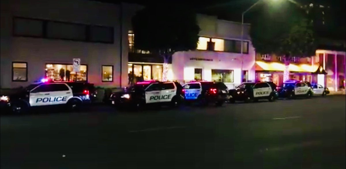 ZaraSadowsky's tweet photo. @RealJamesWoods Beverly Hills Police backup probably for a broken taillight: #DontMessAround #NotVeryBusy https://t.co/NOJqo4eQ14