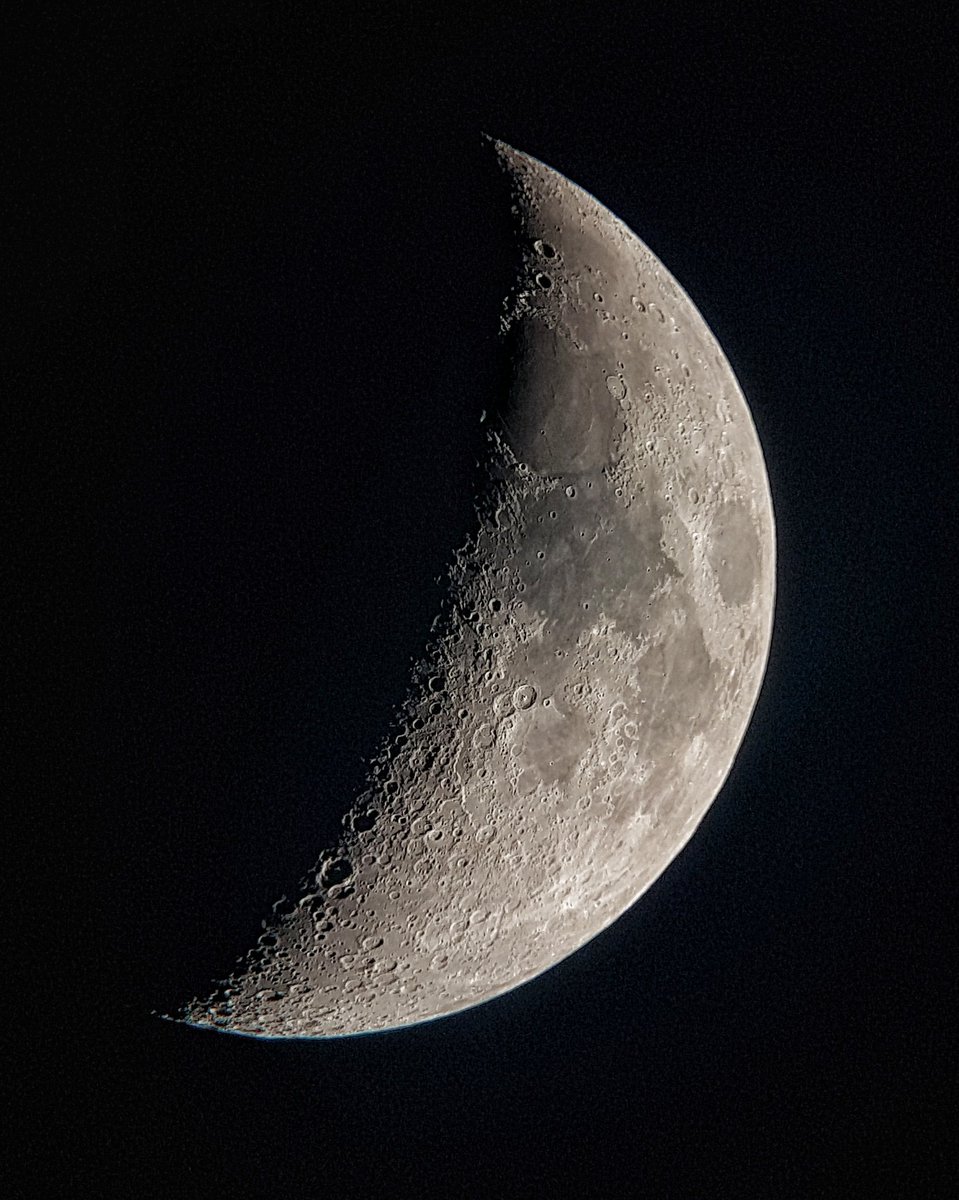LFTR_Nuclear's tweet photo. A few pics of the moon taken a couple of nights ago using a combination of a 130mm and a 254mm Newtonian reflector + a Samsung galaxy S7 camera phone.

#Astrophotography #astronomy #moon #moonphotography #MoonLovers https://t.co/33Kg1QZNzf