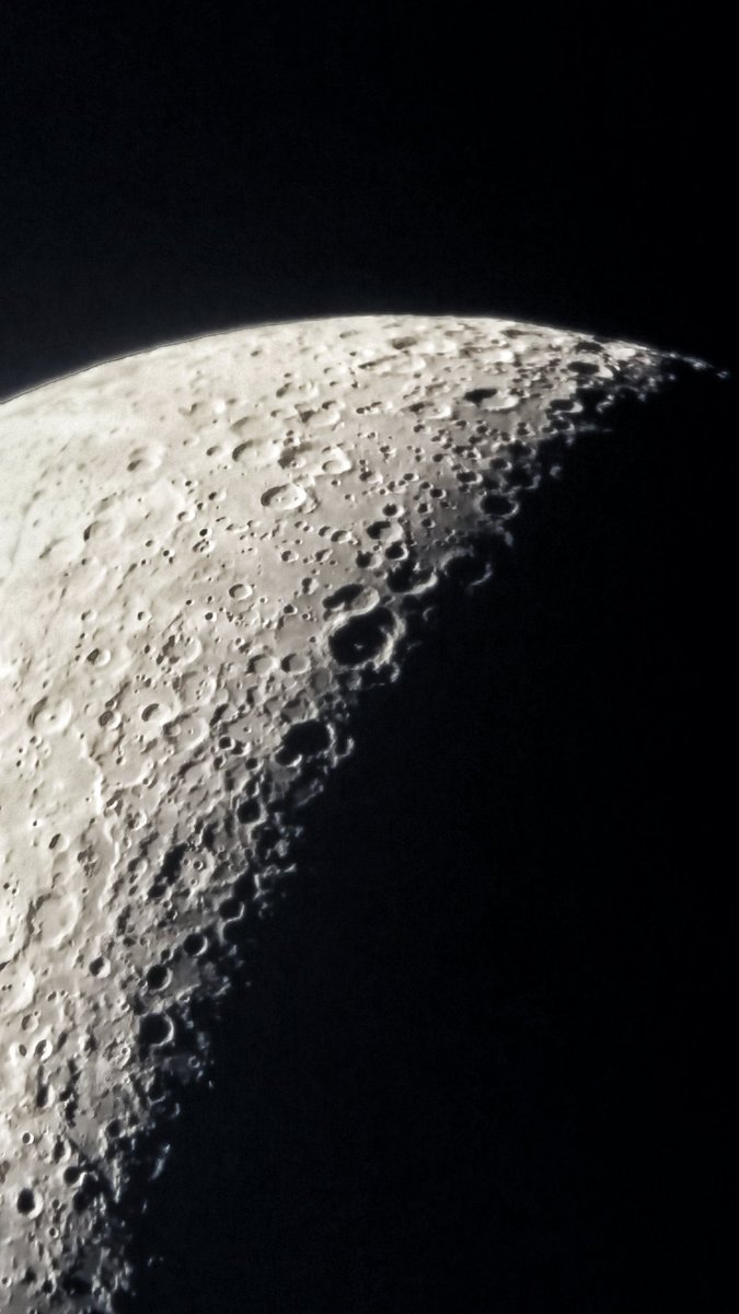 LFTR_Nuclear's tweet photo. A few pics of the moon taken a couple of nights ago using a combination of a 130mm and a 254mm Newtonian reflector + a Samsung galaxy S7 camera phone.

#Astrophotography #astronomy #moon #moonphotography #MoonLovers https://t.co/33Kg1QZNzf