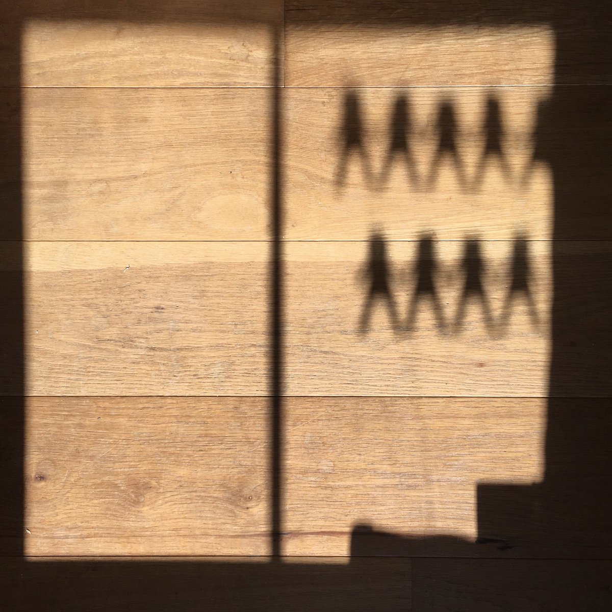 rebecca_cobb's tweet photo. I love the shadows we get at the moment from having key worker paper dolls in the window. @MacmillanKidsUK #CrafternoonKids #JuliaDonaldson #TheKidsTable https://t.co/vwizEpWt0y