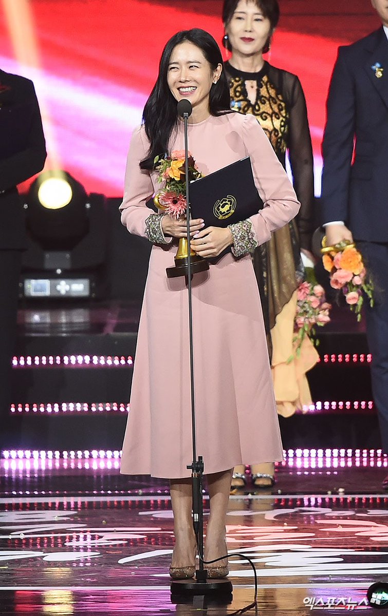 son ye jin has been nominated for almost 70 awards throughout her entire acting career and has won a total of 48 of them . these include awards from prestigious awards shows such as - The Blue Dragon Film Awards- The Baeksang Arts Awards- The Grand Bell Awards