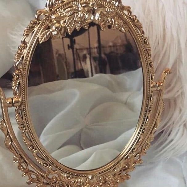 NarcissaB_'s tweet photo. ⚜️How beautiful it is to find someone who asks for nothing but your company ⚜️ https://t.co/ccGzNDewOV