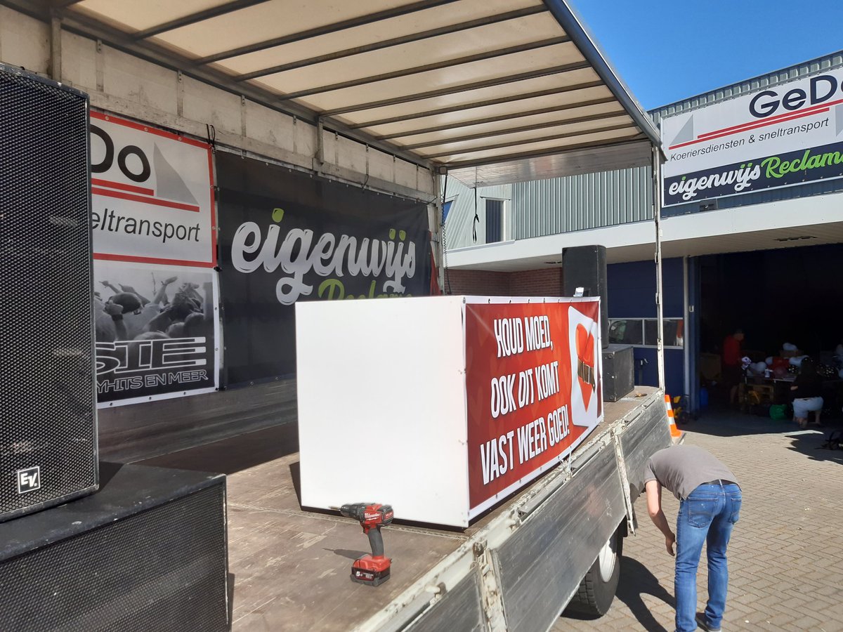 GebDokter's tweet photo. Vanmiddag gaan we naar een aantal #zorginstellingen met een #muzikalegroet en een hart onder de riem...dank aan allen voor jullie bijdrage! https://t.co/D8KmvZN4kF