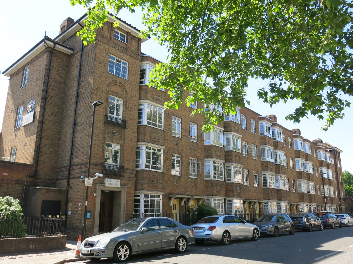 5/ Isleden House further long Prebend Street is an interesting development. Built in 1948 by the Trustees of the London Parochial Charities and transferred to the City of London in 1953; innovative – then and now – in its mix of 43 flats for general needs and 33 sheltered.