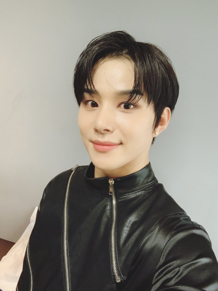 ฮืออออแทมินกับจองอูพี่น้องกันมากกกกกกกกกกกกกกกกกกกดกดด