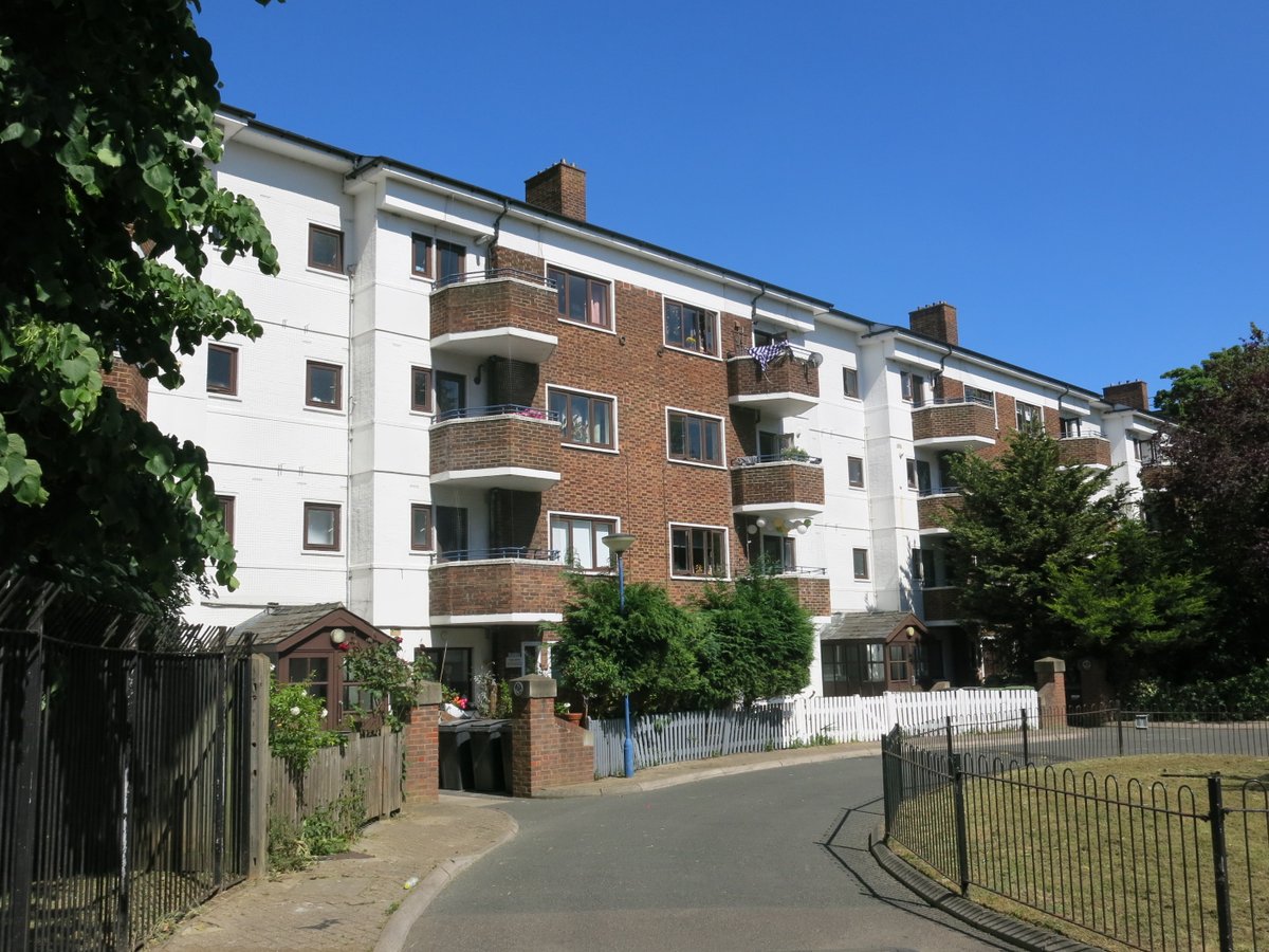 12/ To the east off Essex Road is Sickert Court built by Islington Metropolitan Borough Council in 1948, with elements of pre-war modernism within its more traditional form. It’s built on the site of the artist Walter Sickert’s studio.