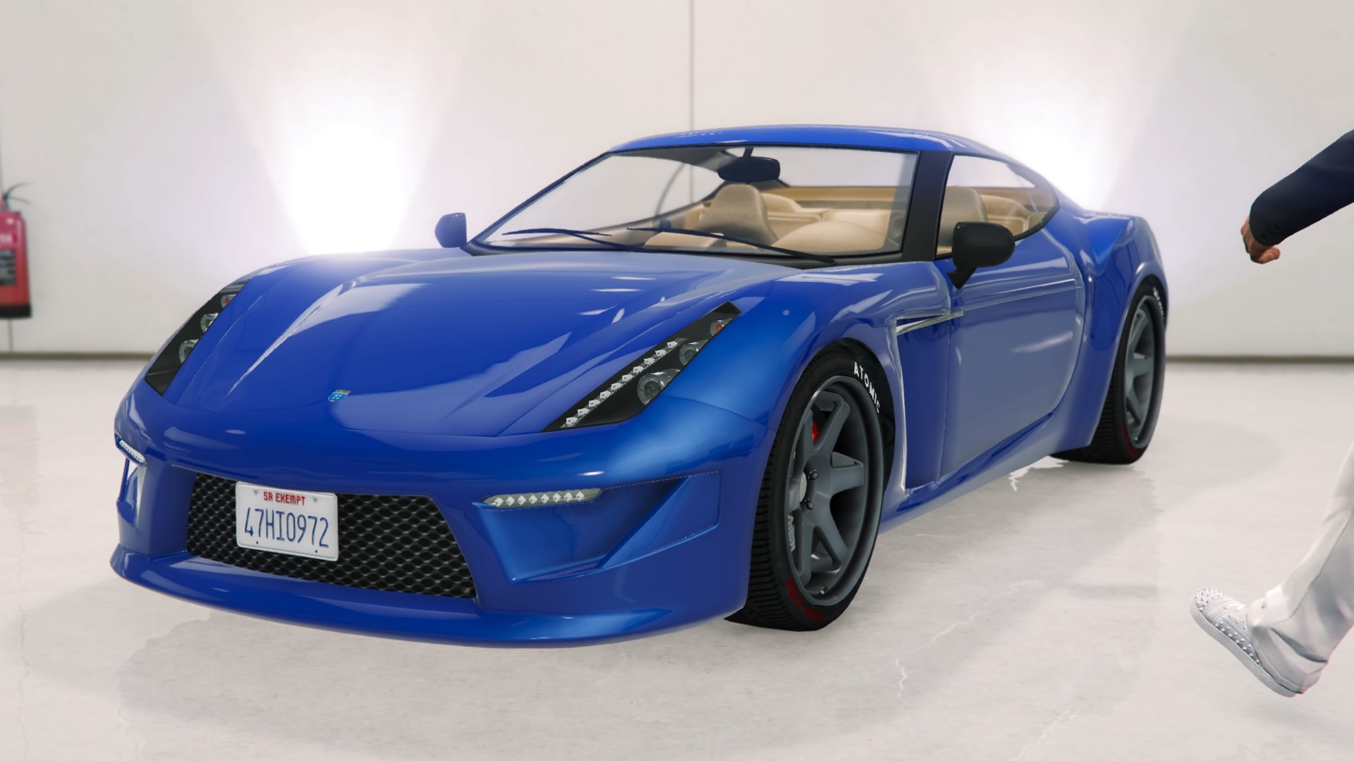 阿東用務 ガレージに眠る車たち グラセフの車はみんなモデルがあるから ある程度はモデルをイメージしながらカスタムするんだけど グロッティだからって赤じゃなくても良いじゃん って思わせてくれたのがカルボニツァーレ フロントからテールまで高級