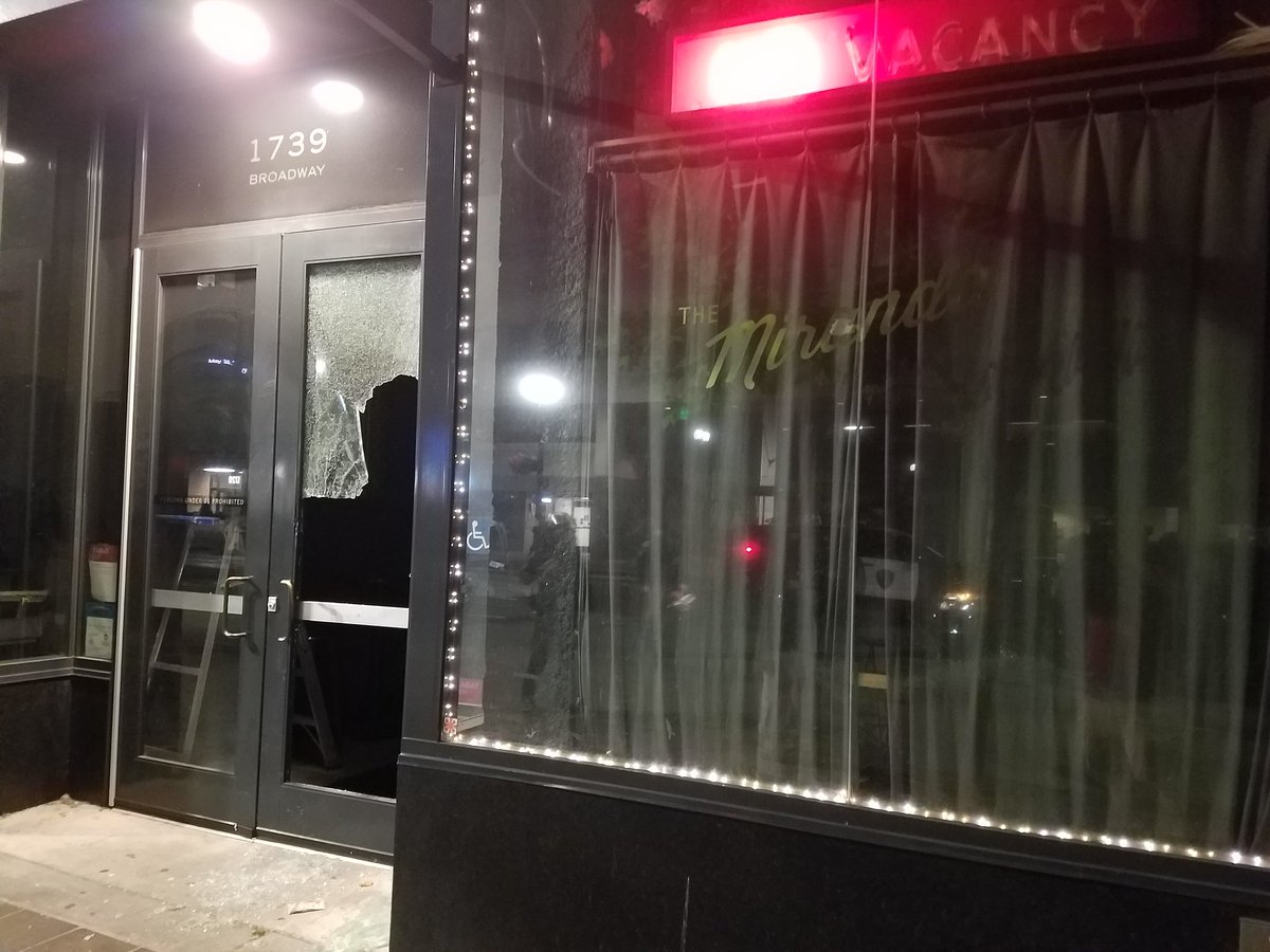 We Buy Gold atore and The Miranda bar beached. Owner was inside good store but didn't stop crowd from entering. 5-0 call went out and folks scattered as OPD rolled up.