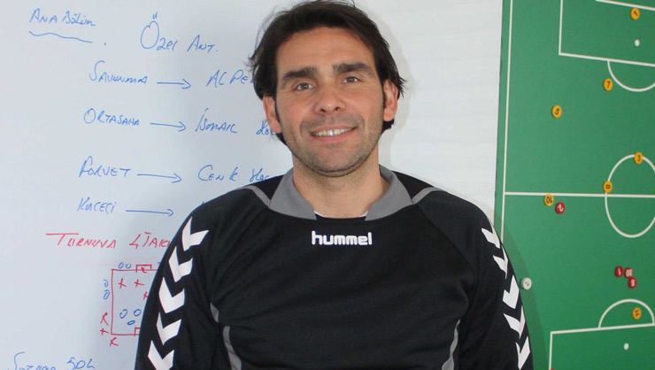Trans Narva Teknik Direktörü Cenk Özcan: "Galatasaray scout sistemini görünce ağzım açık kaldı. Anderlecht, Milan, Fulham ve Bayern Münih'inkini gördüm; onlardan çok daha iyi. Bugün Paraguay 2. Ligi'ni, Şili 2. Ligi'ni bile takip ediyorlar." (L1Üçgen)