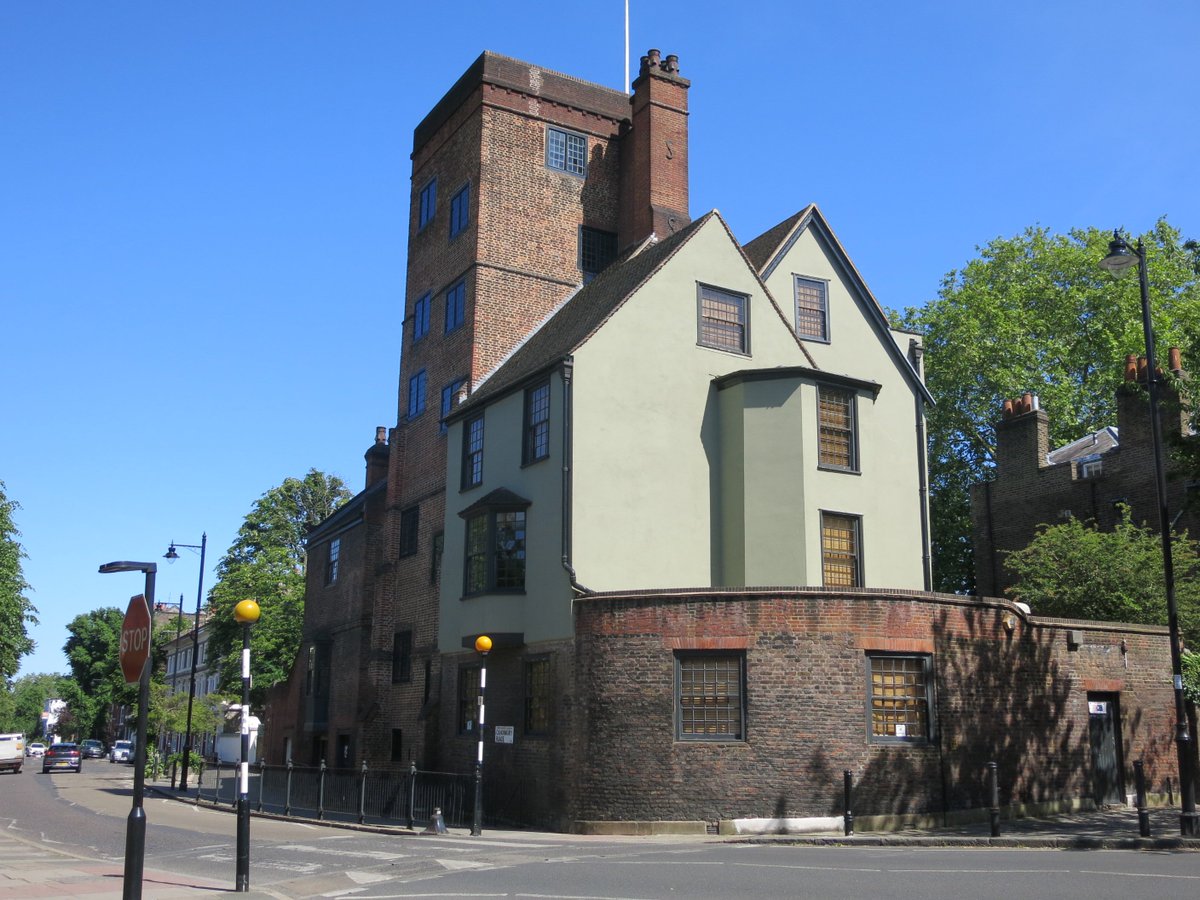 18/ Heading north across the New River, you reach Canonbury Park South. To the west lies Islington’s first multi-storey, Canonbury Tower, the Borough’s oldest building, dating to the early C16th though remodelled and expanded since.