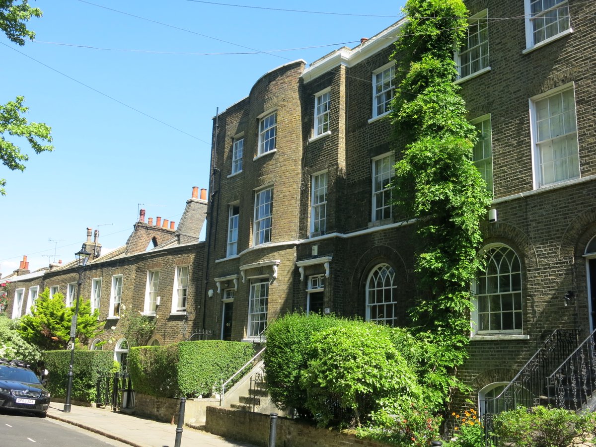 17/ Looping back west, you come to Canonbury Grove, Georgian cottages and townhouses built in the 1820s.