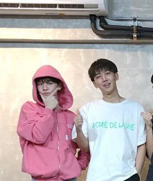 deekriant's tweet image. I miss both of you ♥️♥️

#BringVTIMEBack
#Vtime