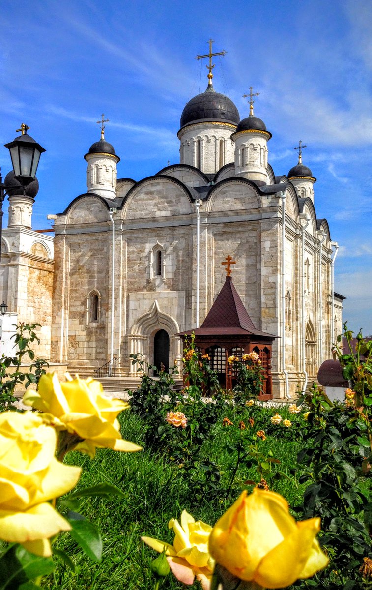 vozvr's tweet image. 100 ЗНАМЕНИТЫХ МОНАСТЫРЕЙ
31. Введенский Владычный монастырь. 1360 г. Серпухов. 
@history_RF    #СТОМОНАСТЫРЕЙ
История обители сравнительно скромная, но в истории русского искусства славится своим великолепным ансамблем 16-17 в. С 1920-х было многое уничтожено, но ныне возрождено