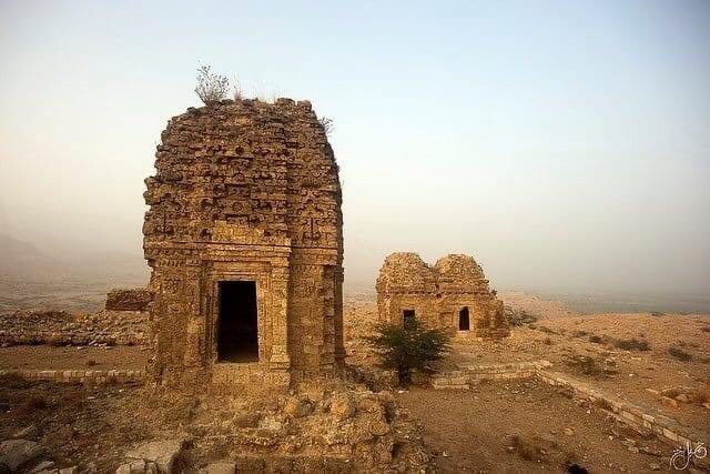 35•1000 years old ruined Hindu temple on bank of River Indus at kafir kot, Dera Ismail Khan, Khyber Pakhtunkhwa, Pakistan.