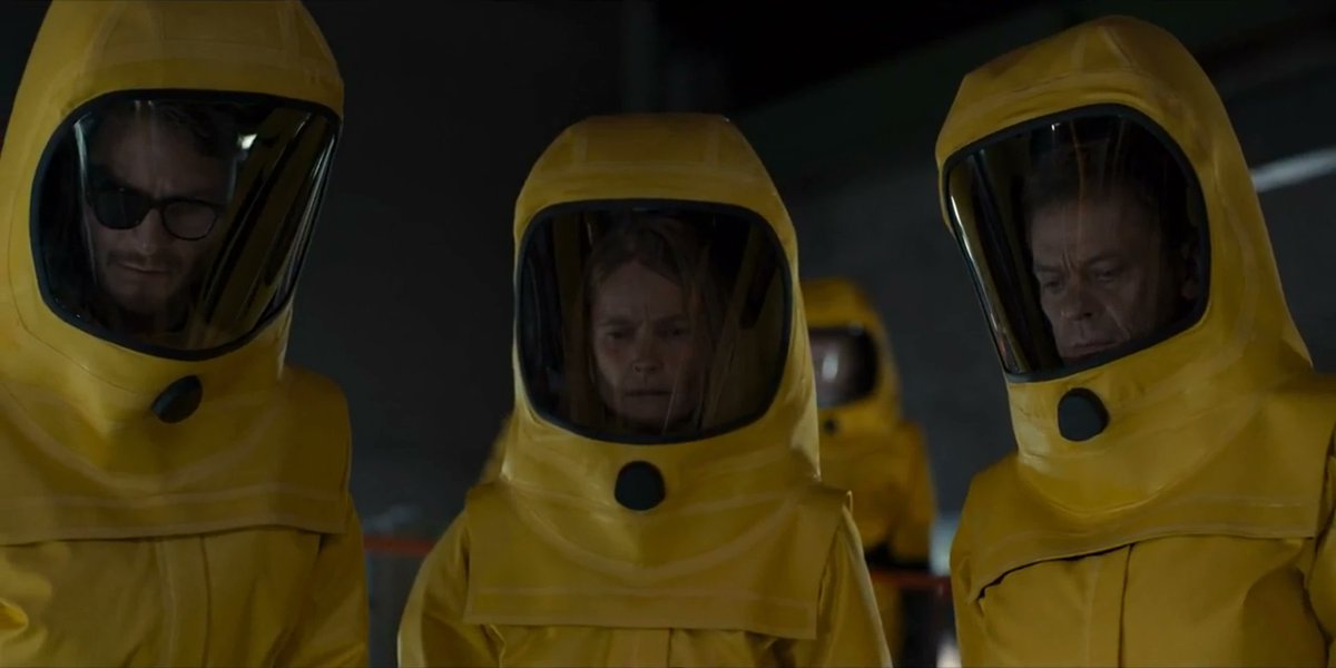 —Pakaian antiradiasi—Agnes jg sempat terlihat mengenakan busana berwarna kuning